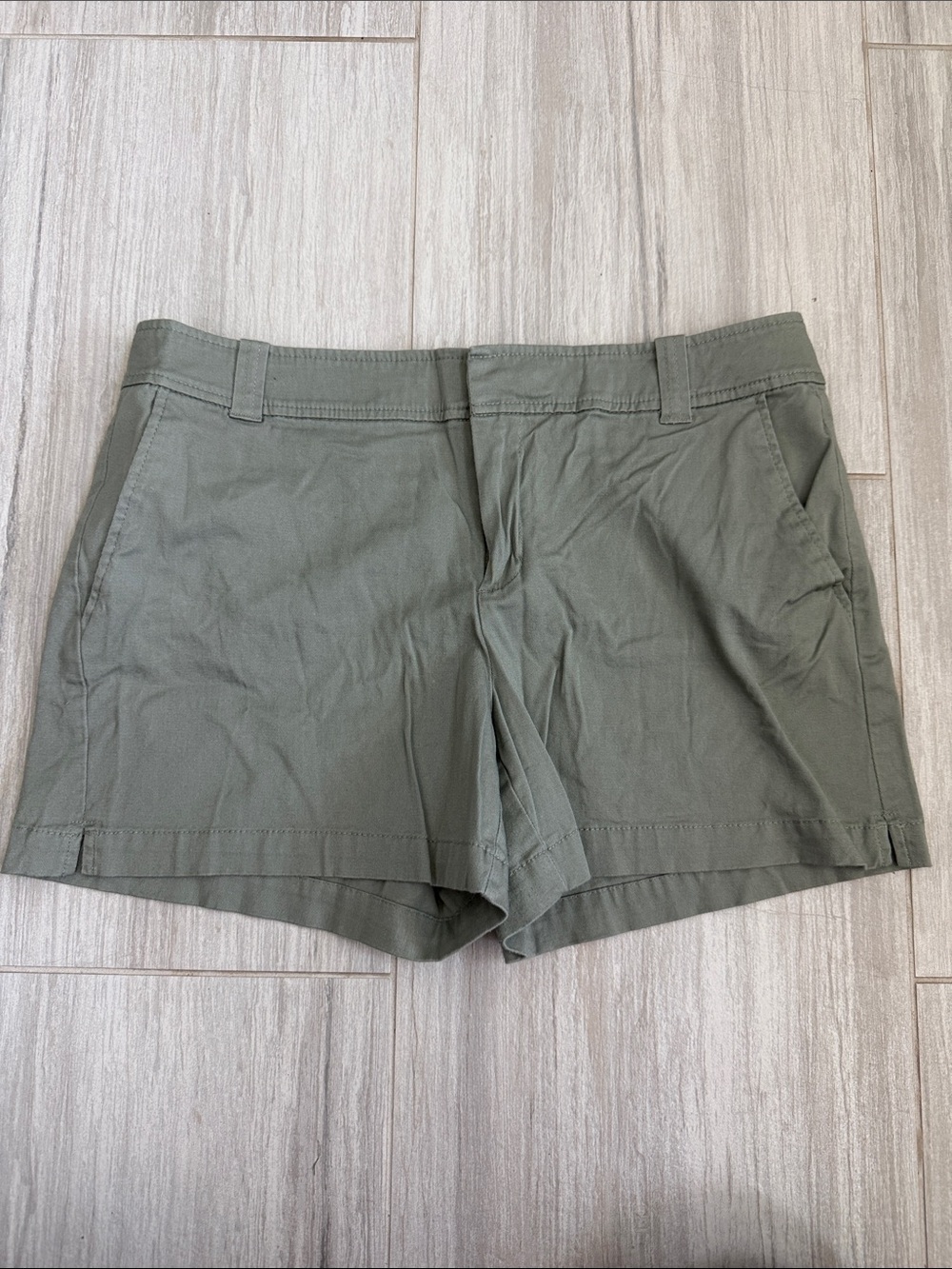 New York & Company light green grey Casual Chino Shorts size 10 structured